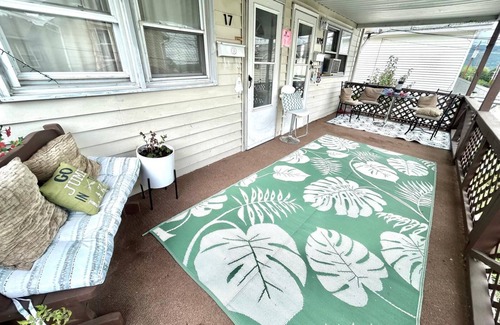 Pittston Apartment | Sandcastle Downtown I Laundry -Smart TV- Kureg- Near YMCA Highway & Hospitals