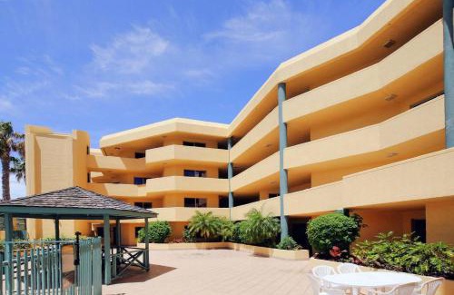 Scarborough Apartment | Sandcastles Beachfront Luxury Retreat Apartment