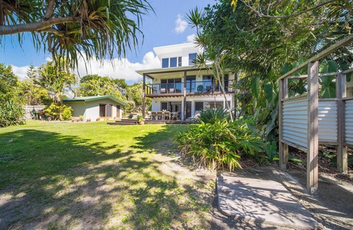 New Brighton House | "Sandcastles" is a stunning modern-style beachfront property in New Brighton.