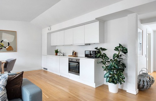 Copenhagen City Centre Apartment | Sanders Leaves - Precious 2-bdr Apt With City View