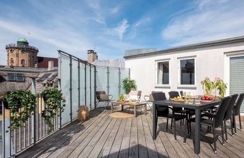 Copenhagen City Centre Apartment | Sanders Leaves - Precious 2-bdr Apt With City View