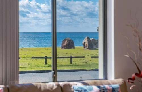 Forster Apartment | Sandpebbles 1 - Pebbly Beach