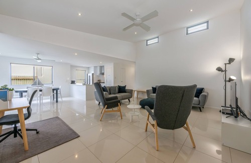 Mount Coolum House | SANDS BEACH HOUSE A - beachside/wifi/dog friendly
