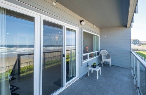 Newport Condo | Sands Lookout at Nye Beach - Beach front,Easy access condo with great ocean view