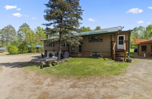 Emily Cabin | Sandy Beach and Lake Views on Mary Lake!