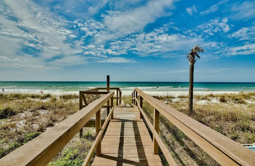 Miramar Beach House | Sandy Bottoms - Fabulous West End House & Hot Tub!