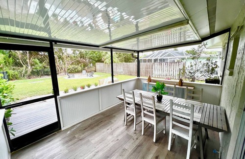 Naples Park House | Sandy Cove - Less Than 2 Miles To Vanderbilt Beach! Easy Walk to Shopping/Ent.