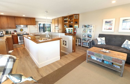 Dillon Beach Cottage | Sandy Dog is just a short distance to the beach .