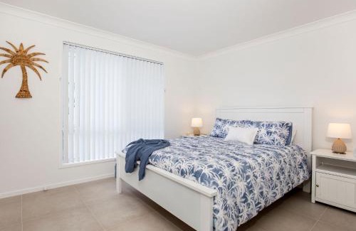 Currarong House | Sandy Feet Retreat I Pet Friendly I 1 Min Walk to Beach