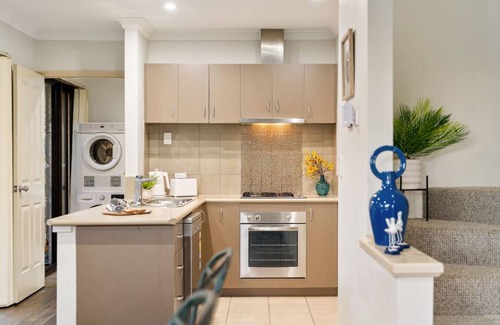 Mandurah Apartment | Sandy Retreat: Your Perfect Beachside Getaway