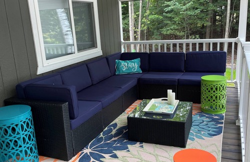 Grawn House | Sandy's Hide-A-Way - King Beds/EV Charger/ALL WELCOME!