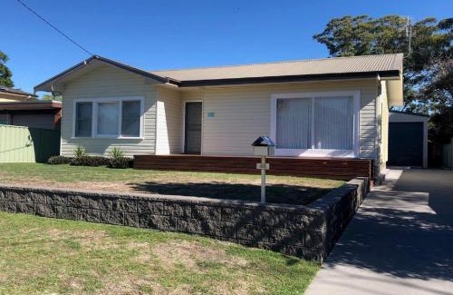 Shoal Bay House | Sandy Shoal Shoal Bay Beach Cottage with aircon