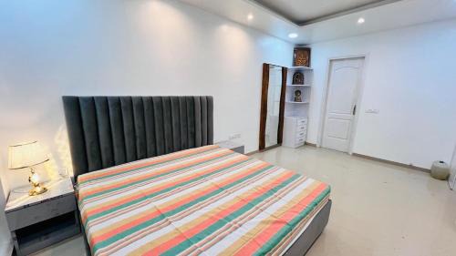 Naini Apartment | Sangam Retreat Cozy stay close to arail ghat