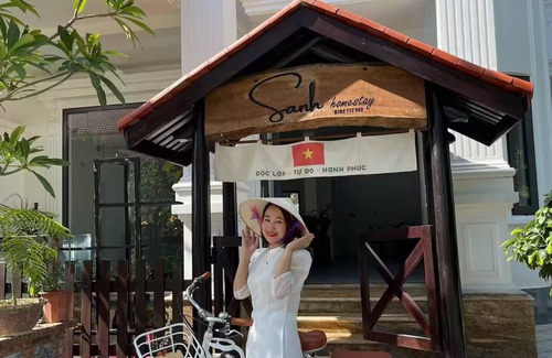 Hue Villa | Sanh homestay pool windows mall