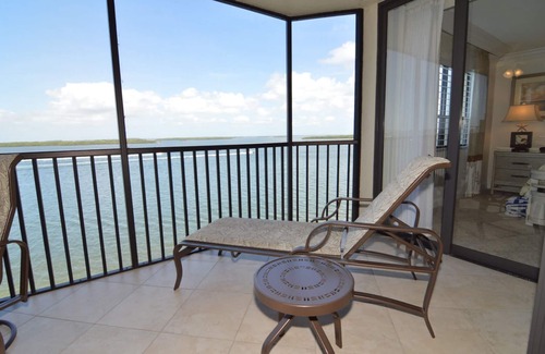 Punta Rassa Condo | Sanibel Harbour Resort Harbour Tower 516: Luxury unit overlooking the sparkling waters