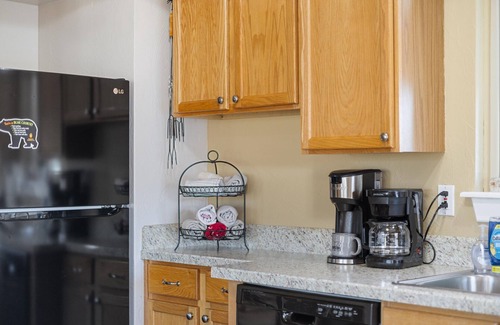 Red Lodge House | Sans Souci Cabin has great Views, Dog Friendly, Hot Tub & on the Golf Course.