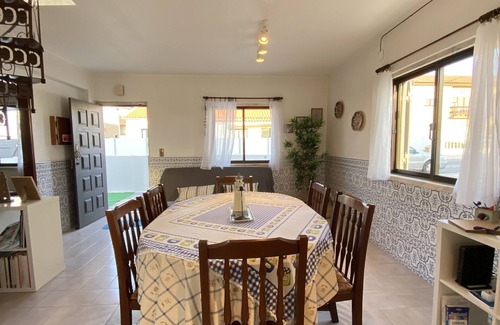 Praia de Santa Cruz House | Santa Cruz Beach Base - 3 Bdr & BBQ by the sea