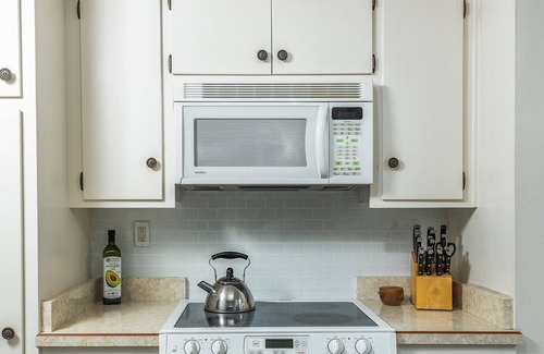 Hidden Valley Condo | Santa Barbara 2 Bedroom, 2 bath, home w/pool, & garage