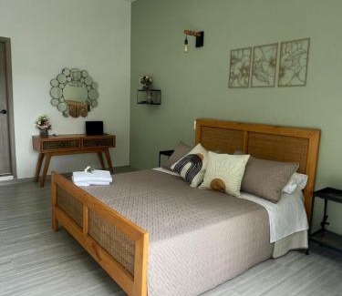Prado Cabin | Santa Elena Lake House