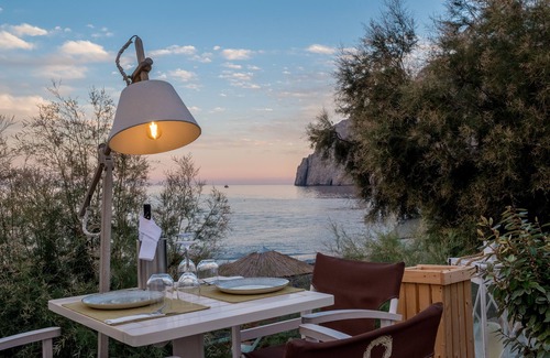 Kamari Apartment | Santorini Crystal Blue