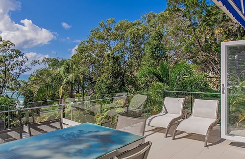 Noosa Heads Villa | SANTORINI - Stunning Little Cove Private Villa