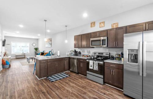Clarksville House | Sapphire Oasis A Luxurious Townhouse Retreat near Nashville & Ft Campbell