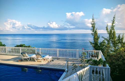 Boscobel Villa | Sapphire Reef Villa, Ocean Front on a Protected Reef, Pool, Staffed, Private