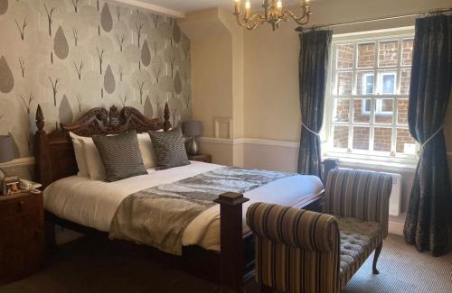 Towcester Hotel | Saracens Head Hotel by Greene King Inns