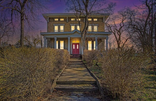 Bay City Apartment | Sarah’s Entire Apt @ the Historic McCormick House