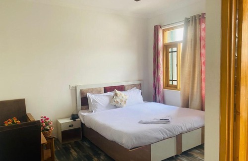 Dal Lake House | Sarao Guest House