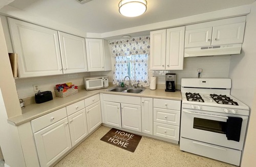 Gulf Gate Estates House | Sarasota Home in the Gulf gate neighborhood 5 minutes from the beach
