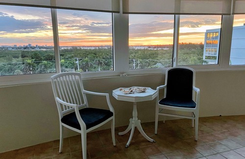 Sarasota Condo | Sarasota - Lido Key Beachfront condo. New Listing recently redecorated.