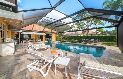 Misty Creek House | Sarasota Retreat: Sleeps 21, heated pool near beaches & top attraction