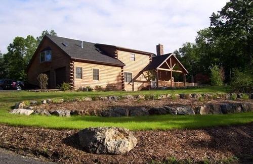 West Camp Apartment | Saugerties Rental Apartment in Luxurious Custom Log Home
