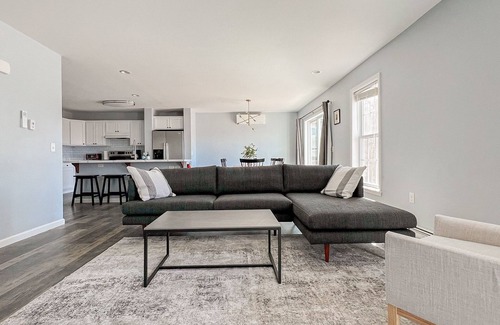 Saugerties House | Saugerties Retreat 1 min walking from HITS, 7 BRs