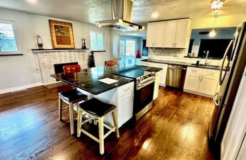 Arvada Plaza Area House | Sauna, Cold Plunge, Badminton, Entertain, 15 Min to Red Rocks, 10 Min to Denver