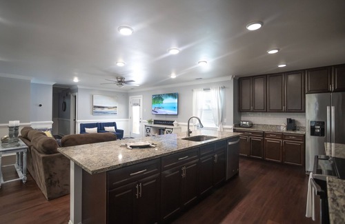 Talahi Island House | Savannah 4 BR house with Pool & Parking for Boat