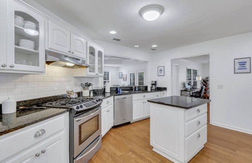 Savannah House | Savannah 5BR Pool, Jacuzzi, Firepit, Sports, Games