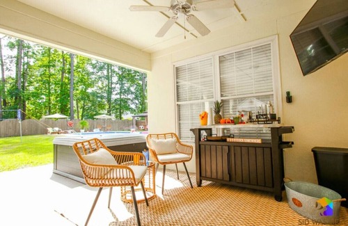 Savannah House | Savannah 5BR Pool, Jacuzzi, Firepit, Sports, Games