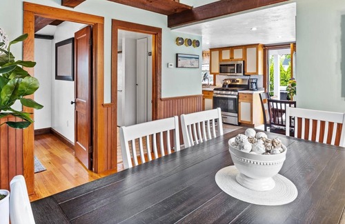Wareham Center House | Save 10% on Fall Stays - Book by Nov 21!