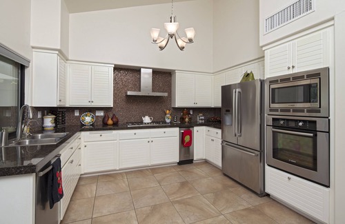 La Quinta Condo | SAVE! Luxury PGA West Condo-Mountain Views, 4-Seater Golf Cart, Bikes & More!