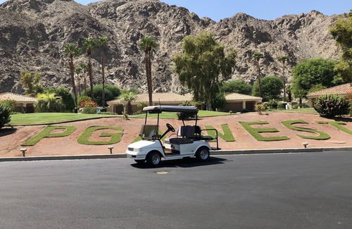La Quinta Condo | SAVE! Luxury PGA West Condo-Mountain Views, 4-Seater Golf Cart, Bikes & More!