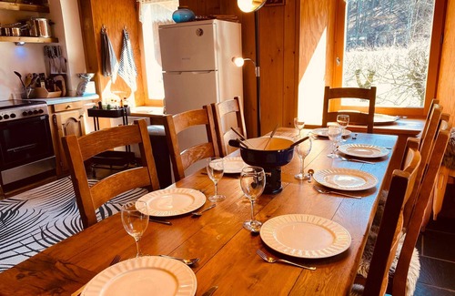 Samoens Ski Chalet | Savoyard Chalet with Fireplace and Parking in Samoëns