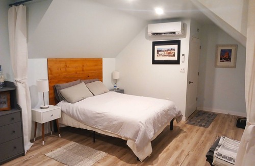 North Bend House | Say Hello To The Loft! Romantic, quiet, loads of activities & good food nearby.