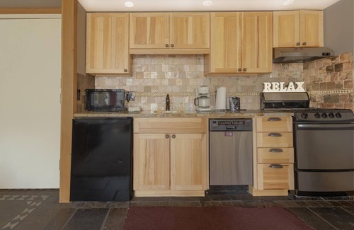 Snowshoe Condo | SC 5114 - Alpine Winter Escape with Cozy Vibes