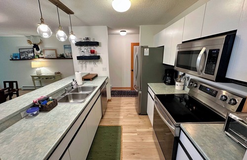 Bretton Woods Apartment | SC41: condo in the heart of Bretton Woods, walkout to yard, walk to Mt Washington Hotel