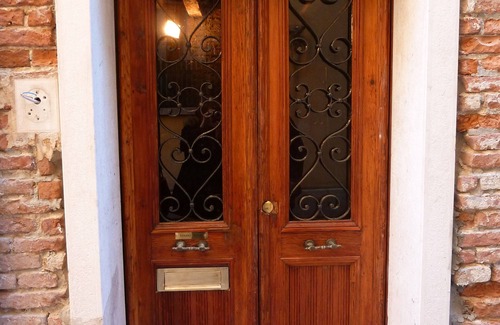 Castello House | Scala Mata: Unique and Homely 17th Century Biennale Apartment
