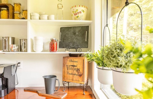 Sitka House | Scales & Shells - Perfectly located within walking distance to downtown Sitka