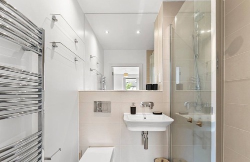 Reading Apartment | Scandi Abode in Central Reading - Balcony