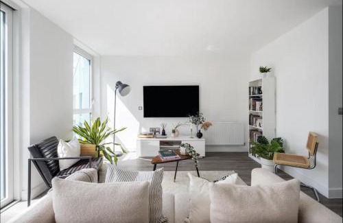 Stratford Apartment | Scandi Style Flat in London with Private Terrace